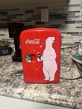 Mini geladeira Coca-Cola Polar Bear 4L refrigerador/aquecedor 12V DC, 110V AC comprar usado  Enviando para Brazil