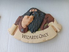 Placa de parede Hallmark Harry Potter Hagrid Wizards Only 8 3/8” largura 2000 vintage, usado comprar usado  Enviando para Brazil