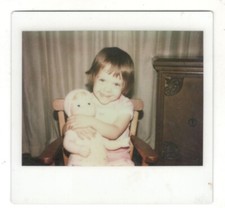 Foto instantânea vintage menina doce segurando boneca 1980 arte encontrada SYB25 comprar usado  Enviando para Brazil