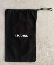 Chanel travel protection d'occasion  Expédié en Belgium