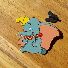 Pin badge disney d'occasion  France