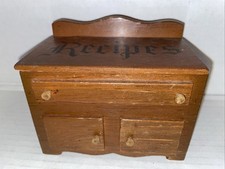 Caja de recetas de madera vintage con cajones de gabinete de cocina de imitación y recetas vintage segunda mano  Embacar hacia Mexico