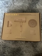 Secador de cabelo PADRÃO O secador de cabelo com 4 acessórios (caixa aberta) comprar usado  Enviando para Brazil