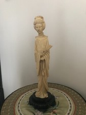 Statuette figurine geisha d'occasion  Varennes-Vauzelles