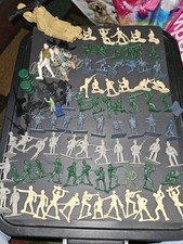100 army men for sale  Somerset