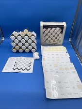 Rack de especiarias de plástico branco favo de mel Copco, frascos de vidro alguns não usados e etiquetas comprar usado  Enviando para Brazil