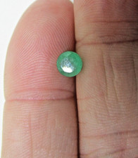 Esmeralda redonda de 0.68 cts 5,5 mm buen color - natural sin tratar comprar usado  Enviando para Brazil