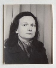 Portrait femme sérieuse d'occasion  Rouen-