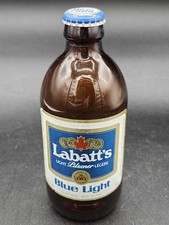 GARRAFA DE CERVEJA VINTAGE ANOS 80 LABATT'S BLUE LIGHT STUBBY COM TAMPA VAZIA CANADENSE comprar usado  Enviando para Brazil