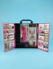 Mattel 2011 Barbie guarda-roupa armário estojo de armazenamento rosa preto com alça excelente estado usado comprar usado  Enviando para Brazil