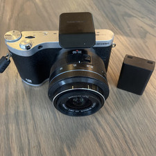Mint samsung nx300 for sale  Happy Valley
