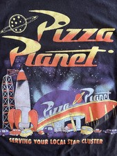 Camiseta gráfica Pizza Planet servindo seu aglomerado de estrelas local tamanho 2XL, usado comprar usado  Enviando para Brazil