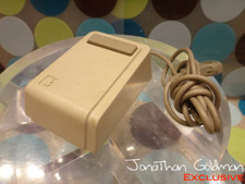 Mouse de mesa Apple Lisa Macintosh XL original - acessório raro vintage A9M0050 comprar usado Mouse de mesa Apple Lisa Macintosh XL original - acessório raro vintage A9M0050 comprar usado  Enviando para Brazil