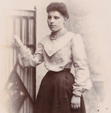 Cartão de armário foto mulher moda colar de miçangas joias Hellis London comprar usado  Enviando para Brazil