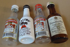 MINI GARRAFAS VINTAGE TRÊS DE PLÁSTICO E UM DE VIDRO-2 SMIRNOFF VODKA-MALIBU TROPICAL comprar usado MINI GARRAFAS VINTAGE TRÊS DE PLÁSTICO E UM DE VIDRO-2 SMIRNOFF VODKA-MALIBU TROPICAL comprar usado  Enviando para Brazil