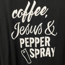 Camiseta DAMSEL IN DEFENSE Preta Use Seu Aviso TAMANHO 2XL Café Jesus Pimenta Spray comprar usado  Enviando para Brazil