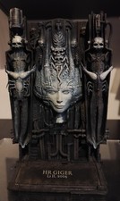H.r. giger scultura usato  Turbigo