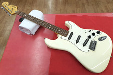 Usado, Guitarra Fender Japan ST72-85SC Scallop Stratocaster Vintage Branca Grande Haed comprar usado Usado, Guitarra Fender Japan ST72-85SC Scallop Stratocaster Vintage Branca Grande Haed comprar usado  Enviando para Brazil