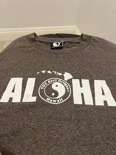 Camisa pequena surfista Aloha logotipo Havaí Ying Yang T&C Town & Country Surf Designs comprar usado  Enviando para Brazil