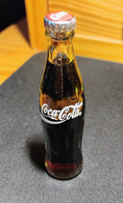 MINI GARRAFA DE VIDRO VINTAGE COCA-COLA, CHEIA COM TAMPA DE METAL 3 polegadas lembrança colecionável comprar usado  Enviando para Brazil