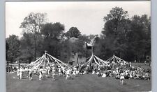 CELEBRAÇÃO MAYPOLE c1950 foto real cartão postal rppc celebração ao ar livre meninas comprar usado  Enviando para Brazil