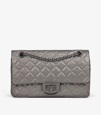 Bolsa Chanel prata escura couro de bezerro metálico reedição 225 2,55 aba dupla comprar usado  Enviando para Brazil