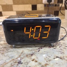 Radio Reloj Despertador Emerson con Altavoz Bluetooth y Pantalla LED Naranja de 1.4" segunda mano  Embacar hacia Mexico
