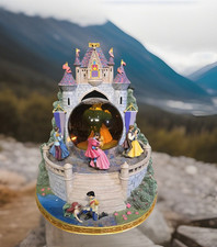 Snowglobe carillon castello usato  Italia