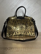 Bolsa satchel feminina Arezzo preta dourada couro recortado bolsa de ombro, usado comprar usado Bolsa satchel feminina Arezzo preta dourada couro recortado bolsa de ombro, usado comprar usado  Enviando para Brazil