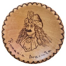 Caixa de madeira pirográfica romena feita à mão Vlad, o Empalador/Drácula assinada pelo artista comprar usado  Enviando para Brazil