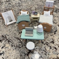 Le Toy Van SugarPlum Conjunto de Quarto de Madeira Móveis para Casa de Bonecas Playset Incompleto comprar usado Le Toy Van SugarPlum Conjunto de Quarto de Madeira Móveis para Casa de Bonecas Playset Incompleto comprar usado  Enviando para Brazil