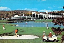Cartão postal PA Mount Airy Lodge campo de golfe e carrinho vintage perfeito estado Poconos 4x6 NC14 comprar usado  Enviando para Brazil