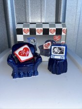 Conjunto de agitador de sal e pimenta I Love Lucy Chair TV #14360 comprar usado Conjunto de agitador de sal e pimenta I Love Lucy Chair TV #14360 comprar usado  Enviando para Brazil