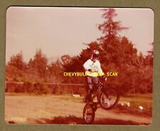 Usado, 1977 Rob Jumping His BMX Bike With His Helmet On Vintage Color Photograph comprar usado  Enviando para Brazil