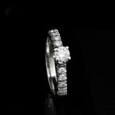 Anello solitario oro usato  Bari