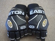 Luvas de hóquei sênior Easton Z-Air excelente estado 14,5" preto/branco comprar usado Luvas de hóquei sênior Easton Z-Air excelente estado 14,5" preto/branco comprar usado  Enviando para Brazil