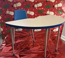 Usado, Boneca American Girl 1999 mesa de atividades escolares e cadeiras móveis de volta às aulas comprar usado  Enviando para Brazil