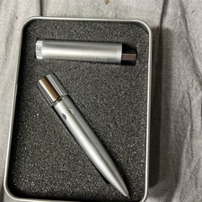 Caneta esferográfica prata elegante com USB 2GB de memória Emirados Árabes Unidos comando de operação especial , usado comprar usado Caneta esferográfica prata elegante com USB 2GB de memória Emirados Árabes Unidos comando de operação especial , usado comprar usado  Enviando para Brazil