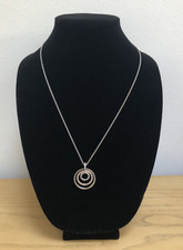 Pingente e colar autêntico logotipo giratório PANDORA círculos em dois tons #389483C01 comprar usado Pingente e colar autêntico logotipo giratório PANDORA círculos em dois tons #389483C01 comprar usado  Enviando para Brazil