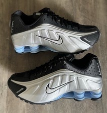 Tamanho 8 - Nike Shox R4 prata metálica preto azul psíquico HQ1988-004 masculino NOVO comprar usado Tamanho 8 - Nike Shox R4 prata metálica preto azul psíquico HQ1988-004 masculino NOVO comprar usado  Enviando para Brazil