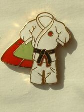 PIN'S JUDO - KIMONO BLANC  - CEINTURE NOIRE - DOUBLE ATTACHE - EMAIL comprar usado  Enviando para Brazil