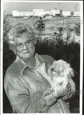 Foto de imprensa 1988 Reena Krell em seu quintal, Great Northern Mall ao fundo comprar usado  Enviando para Brazil