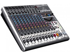 Behringer xenyx x1832 usato  Conversano