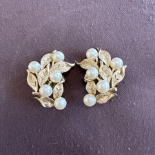 Orecchini trifari vintage usato  Roma