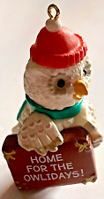 ORNAMENTO DE LEMBRANÇA MARCA REGISTRADA, CASA PARA AS FÉRIAS, CORUJA E MALA, 1990, SEM CAIXA comprar usado  Enviando para Brazil