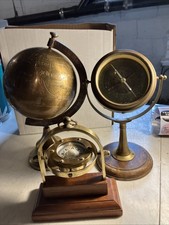 Suporte World Globe on Brass, 2 bússolas náuticas. Apenas para decoração não tenho certeza se funciona comprar usado  Enviando para Brazil