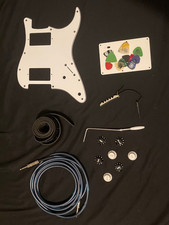 Acessórios de guitarra elétrica, alça de couro, cabo Fender, botões, palhetas, capo. comprar usado  Enviando para Brazil