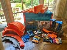 Sistema construtor de pista Hot Wheels caixa de corrida FTH77 livro de pista extra e 20 carros comprar usado  Enviando para Brazil