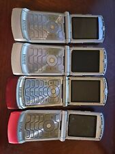 Quatro telefones Motorola Razr usados - 2 prata, 2 vermelhos - todos funcionaram antes de serem substituídos comprar usado  Enviando para Brazil