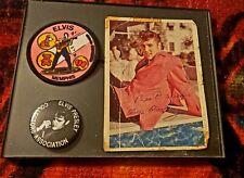 FOTO ASSINADA POR ELVIS PRESLEY 1955 COM PIN RARO DE COLECIONADORES, usado comprar usado  Enviando para Brazil